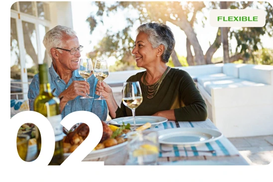 Paso 2, flexible: una pareja comparte una comida.